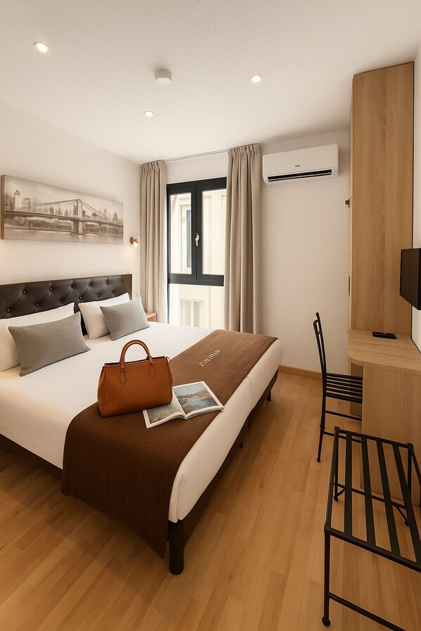 A modern hotel room with a large bed, a desk, and a chair. - Catedral Boutique (Seville)