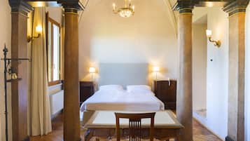 Deluxe-Doppelzimmer | Zimmersafe, Schreibtisch, kostenloses WLAN, Bettwäsche