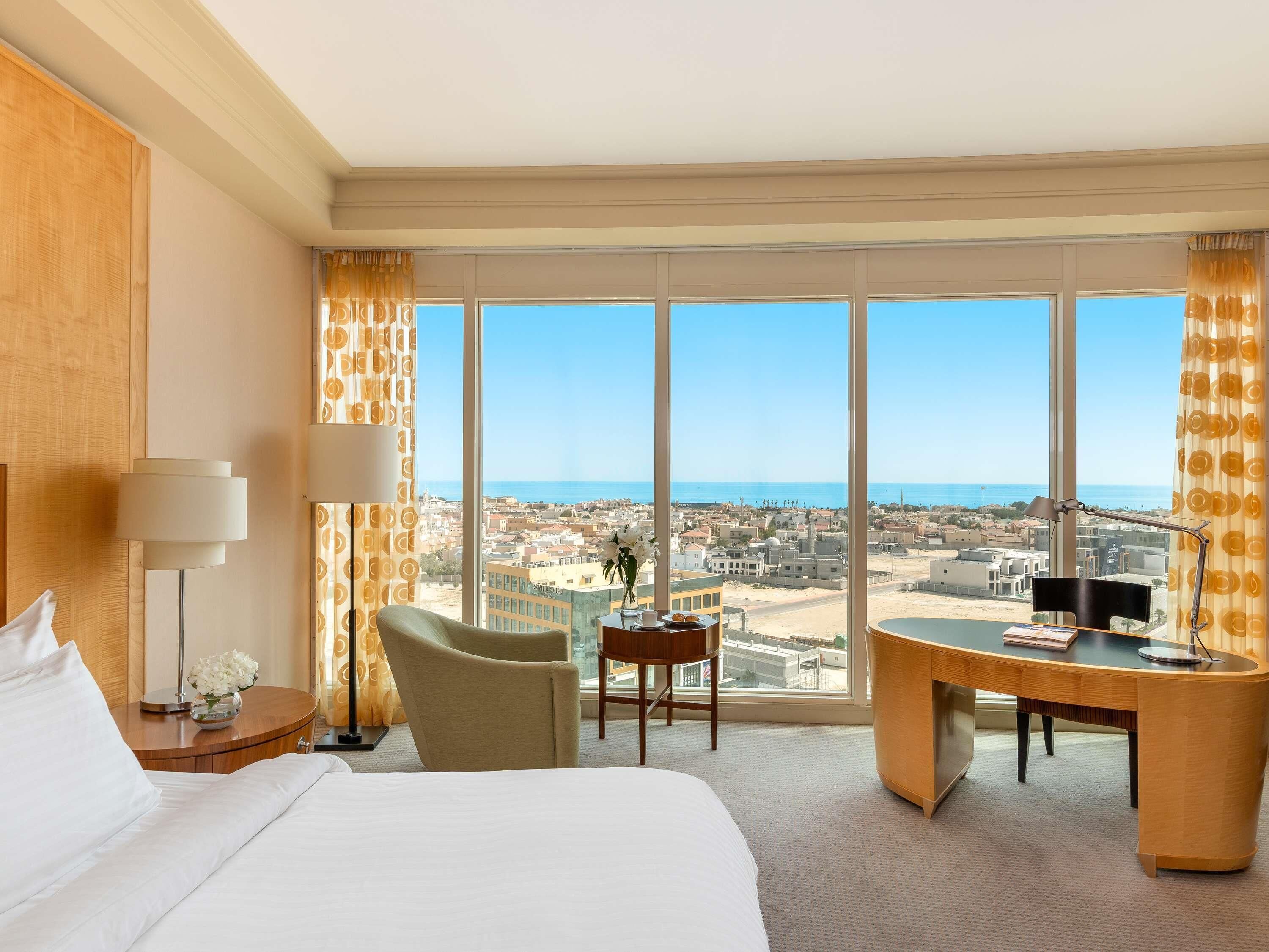 deluxe room, 1 king bed | 1 bedroom, premium bedding, minibar, in-room safe