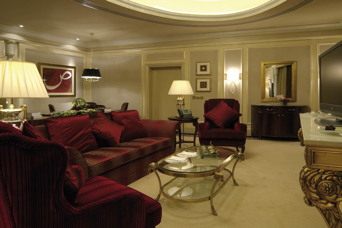 Royal Suite (Gold) | 1 bedroom, premium bedding, minibar, in-room safe