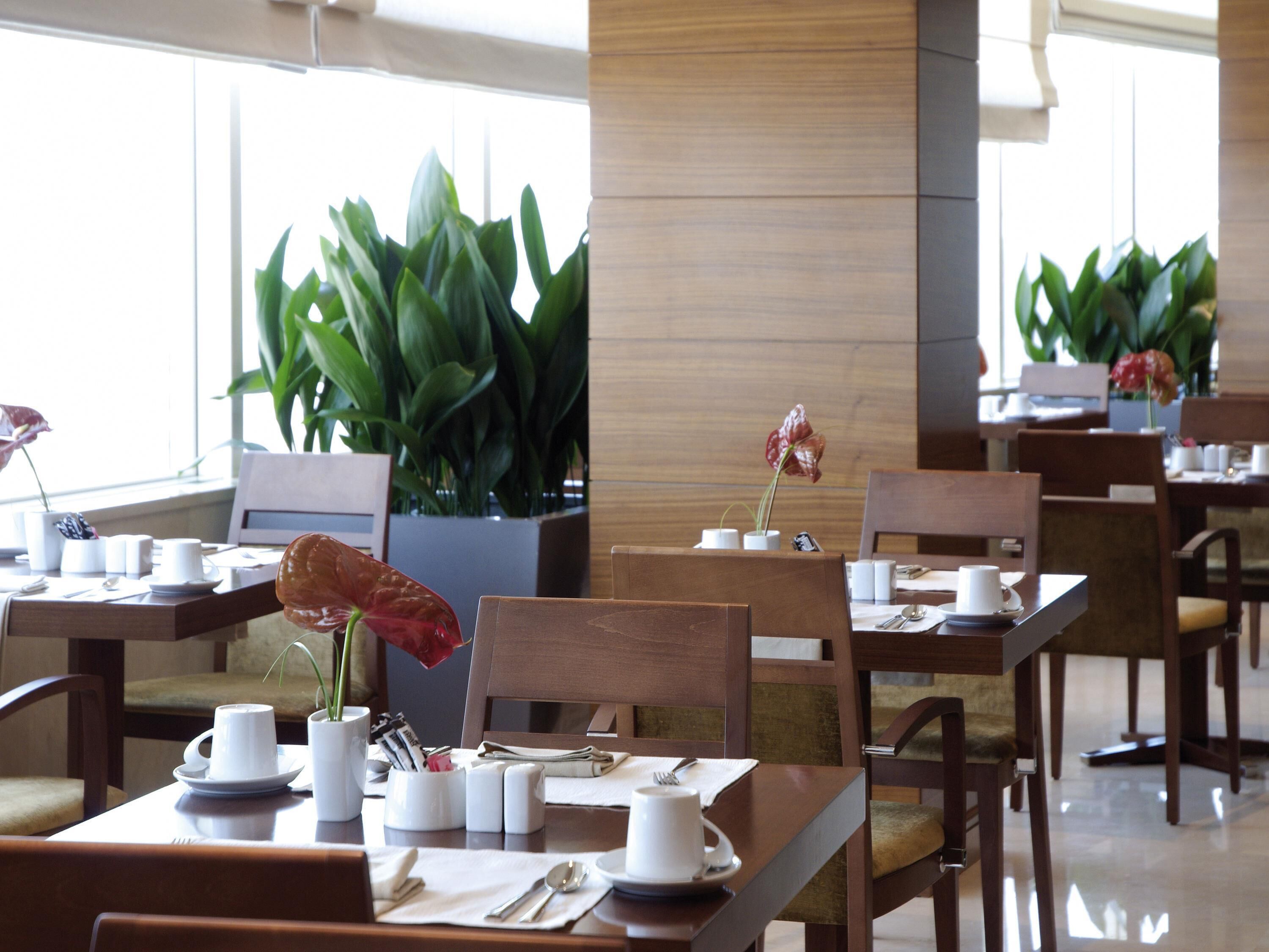 Breakfast (SAR 140 per person)