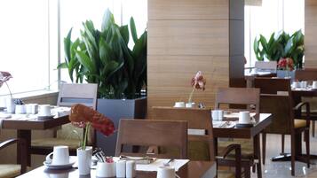 Breakfast (SAR 140 per person)