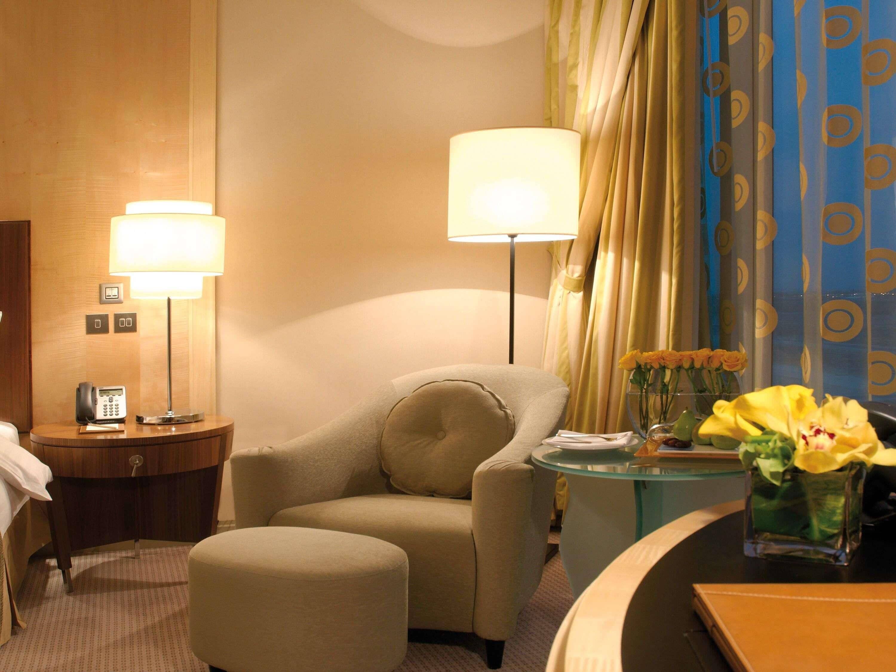 Hochwertige Bettwaren, Minibar, Zimmersafe, Schreibtisch