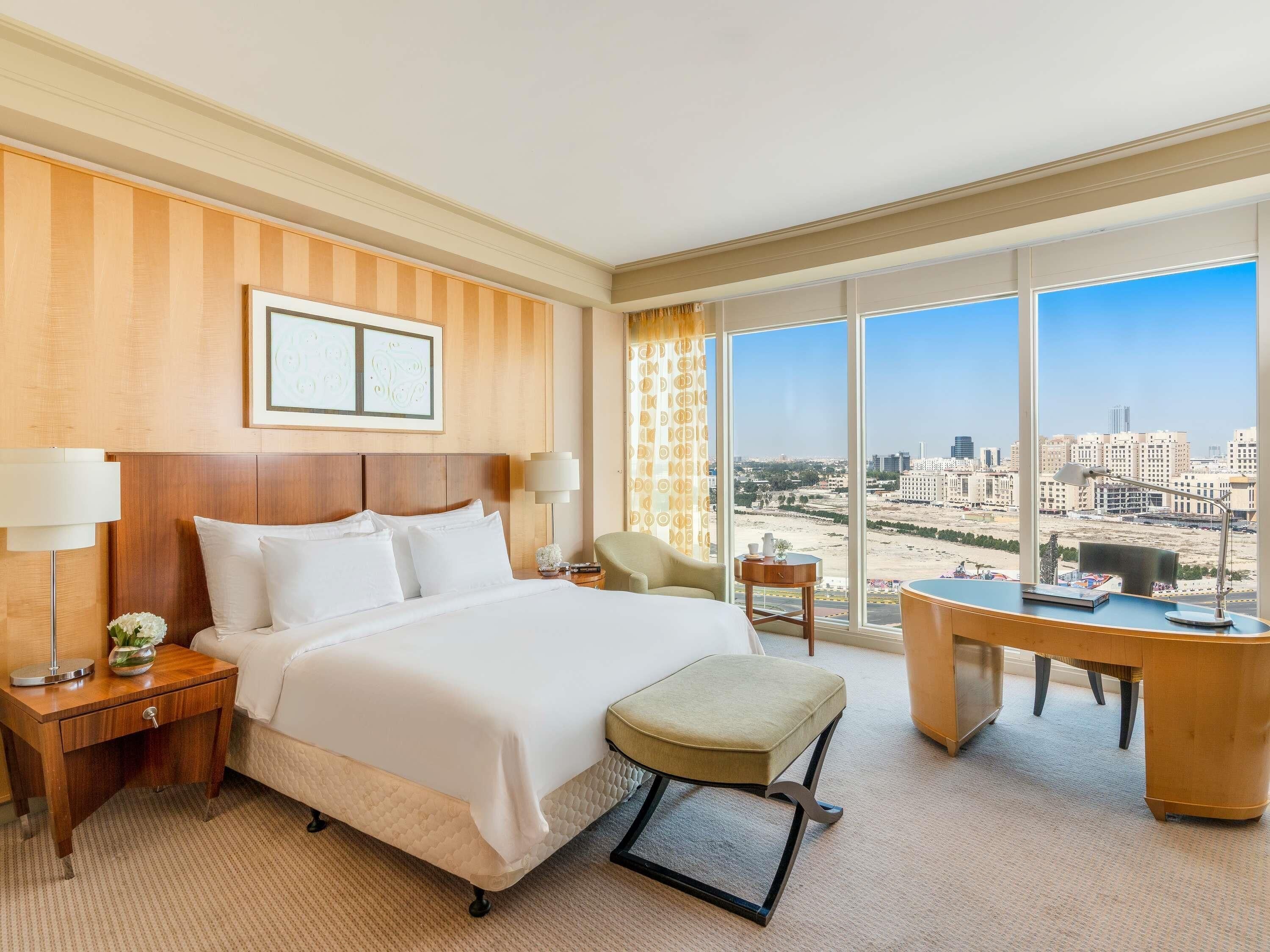 Deluxe Room, 1 King Bed | Premium bedding, minibar, in-room safe, desk
