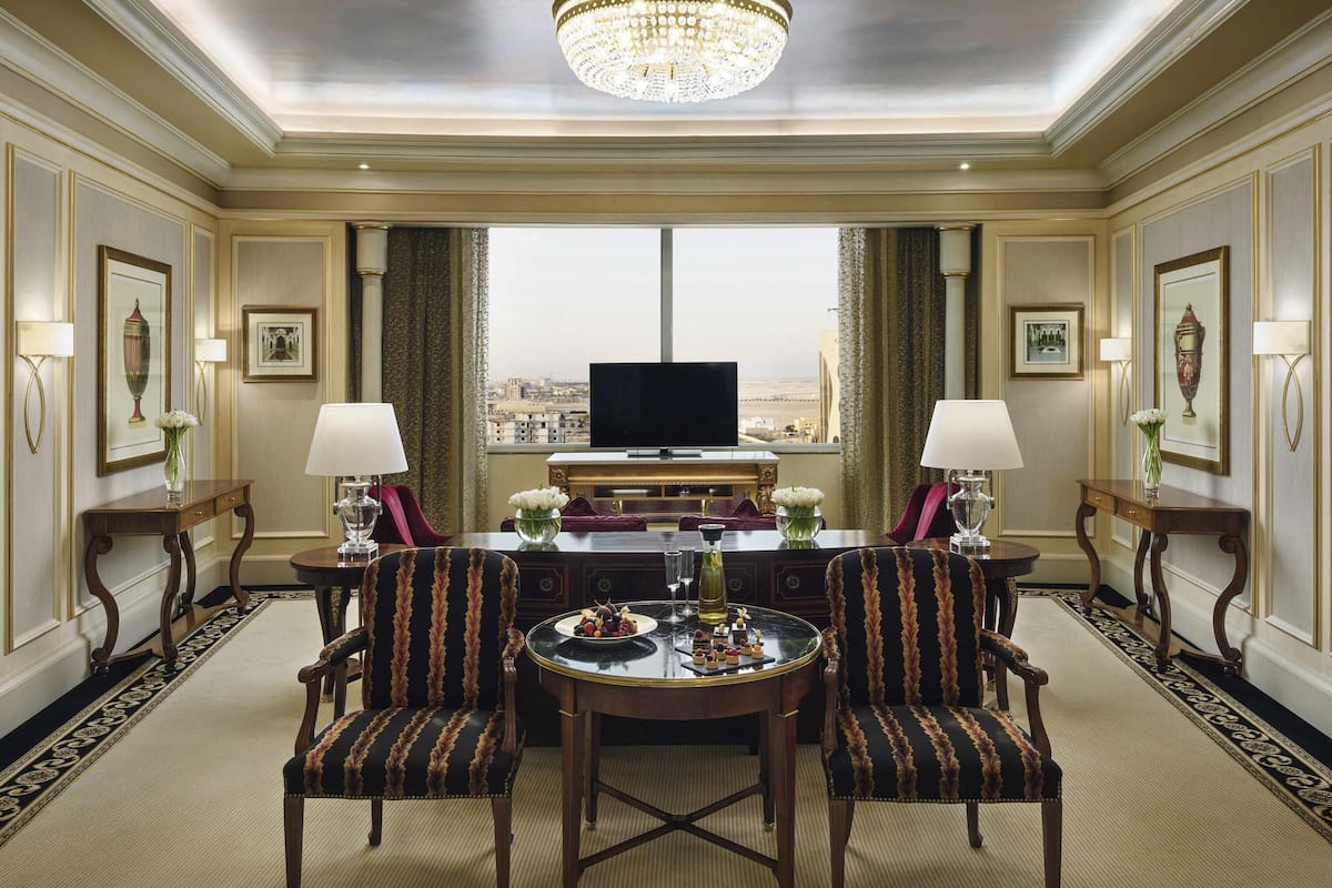 Royal-Suite (Silver) | Hochwertige Bettwaren, Minibar, Zimmersafe, Schreibtisch