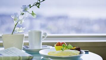 Breakfast (SAR 140 per person)