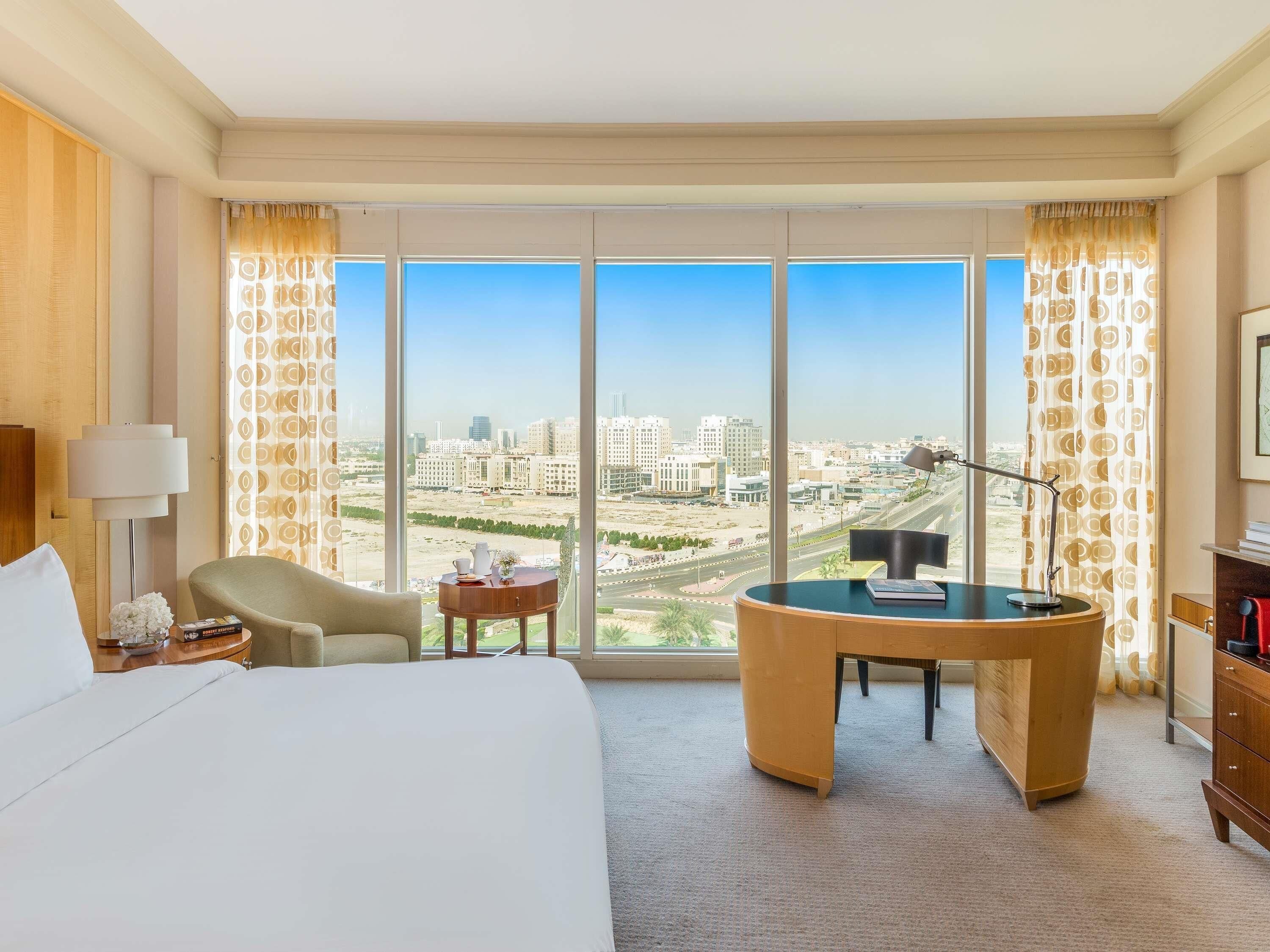 deluxe room, 1 king bed | 1 bedroom, premium bedding, minibar, in-room safe