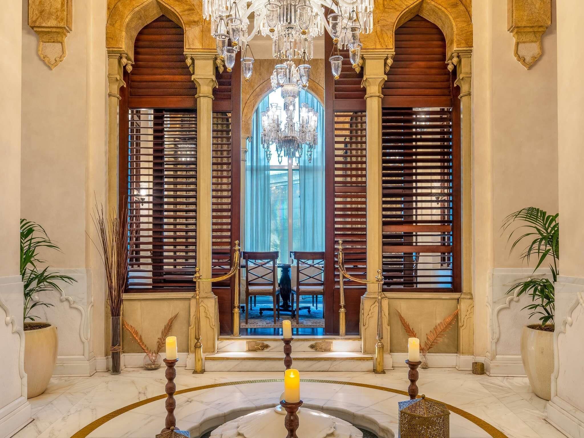 3 restaurantes, café da manhã, culinária internacional