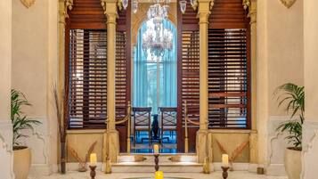 3 restaurantes, café da manhã, culinária internacional