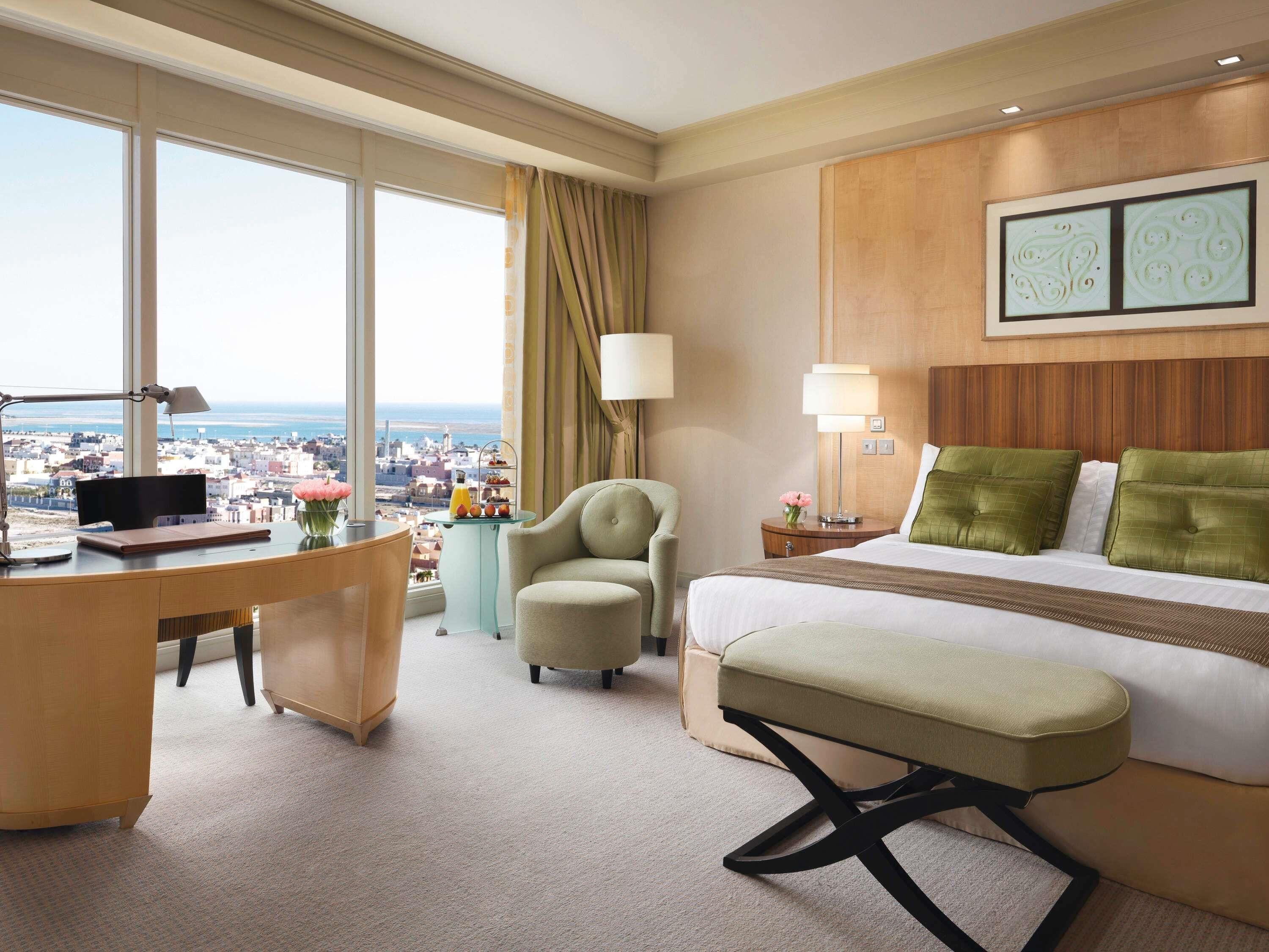 Ropa de cama de alta calidad y minibar 