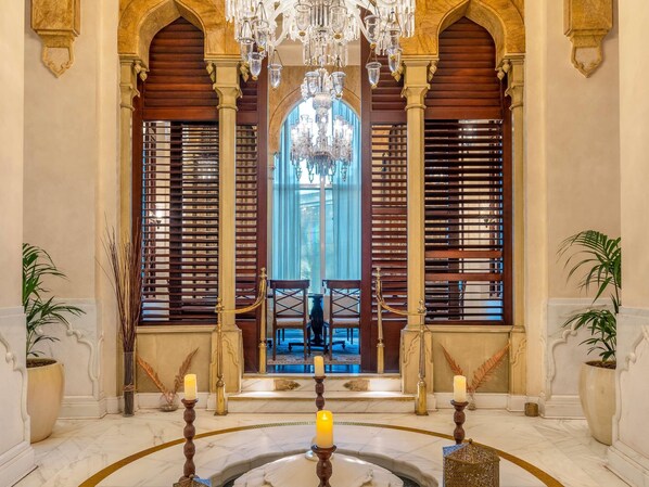 3 restaurants, breakfast, lunch, dinner served; international cuisine  - Mövenpick Hotel Al Khobar (Al Khobar)