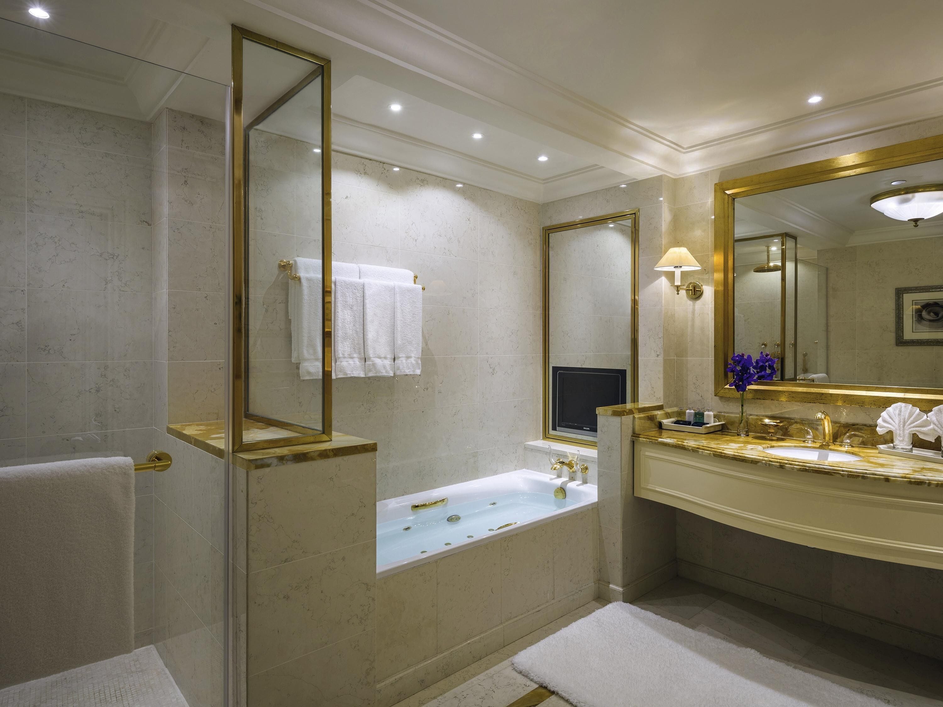 1 bedroom, premium bedding, minibar, in-room safe