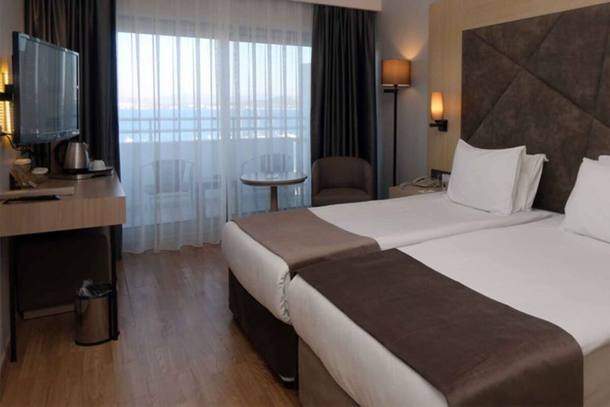 Minibar, in-room safe, desk, iron/ironing board (on request)