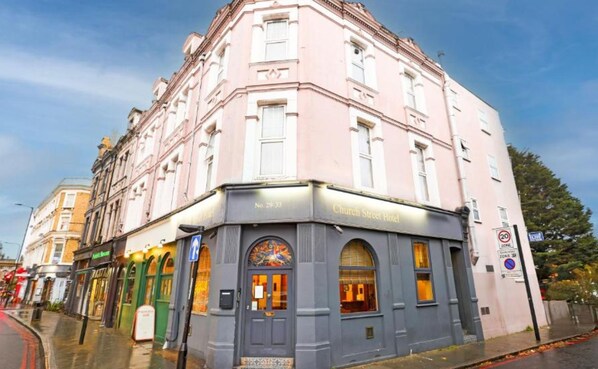 Front of property - Church Street Hotel by Belvilla near Kings College Hospital (London)