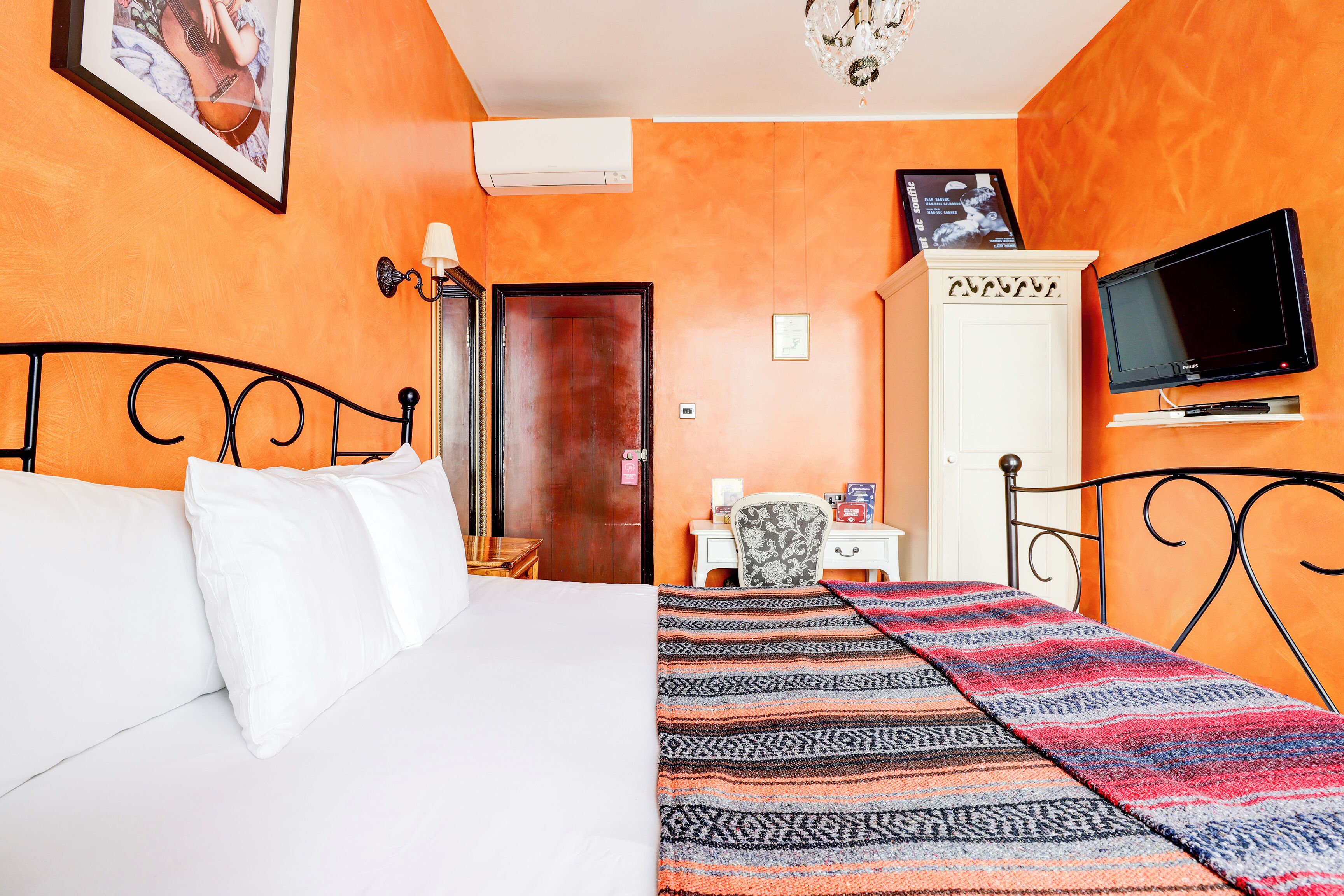 deluxe double room, 1 double bed | 1 bedroom, premium bedding, desk, blackout curtains
