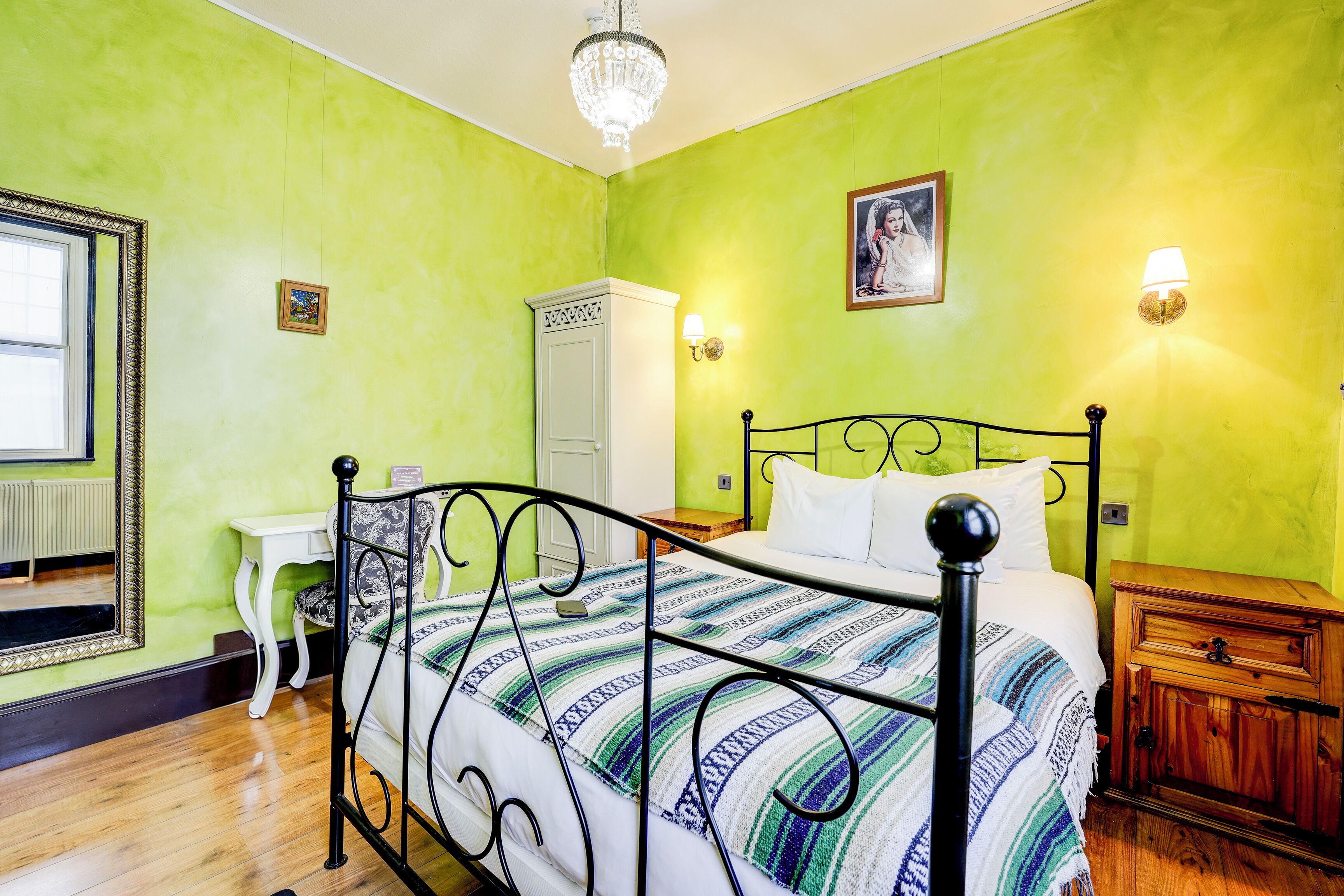 deluxe triple room | 1 bedroom, premium bedding, desk, blackout curtains