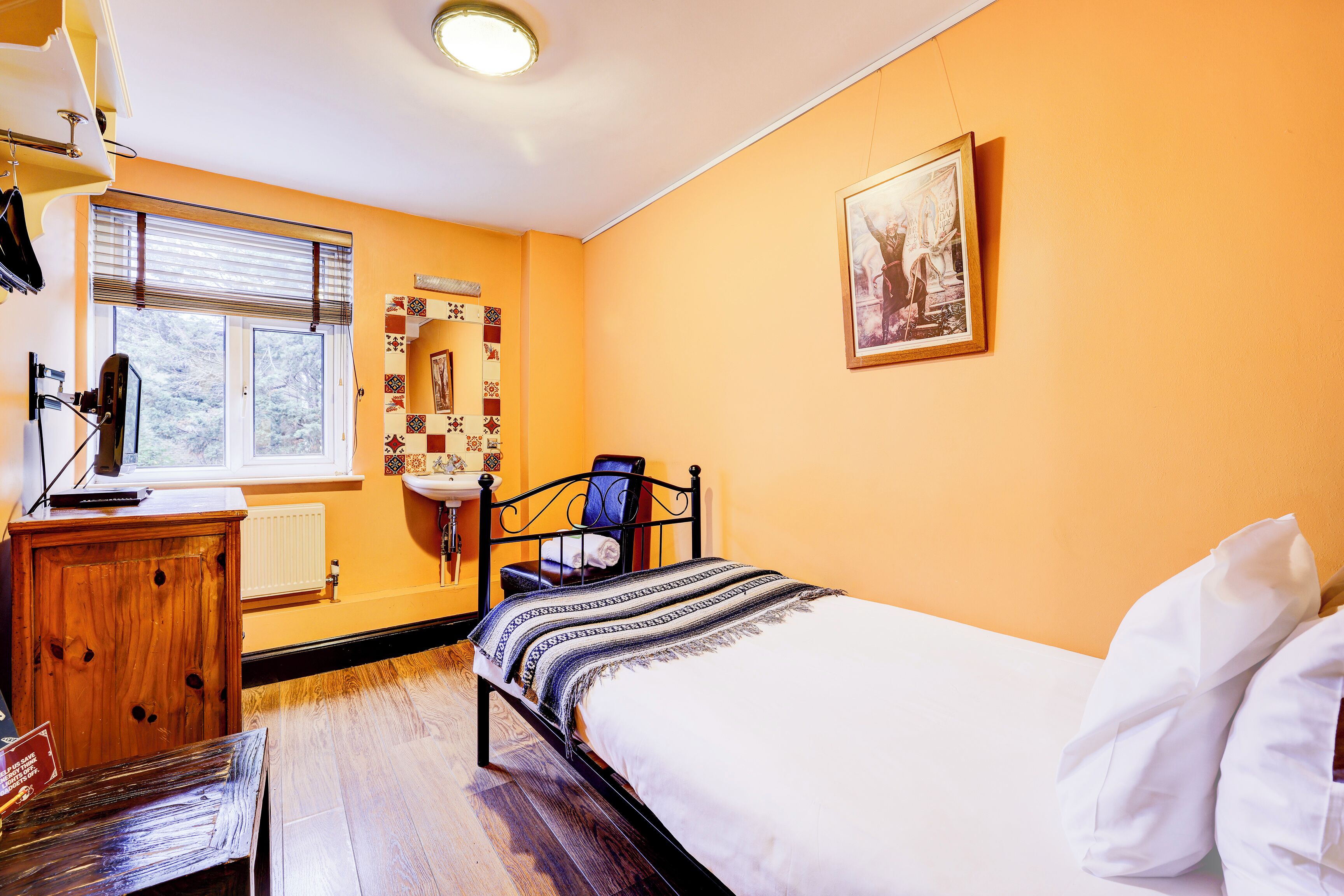 standard single room, 1 single bed (shared bathoom) | 1 bedroom, premium bedding, desk, blackout curtains