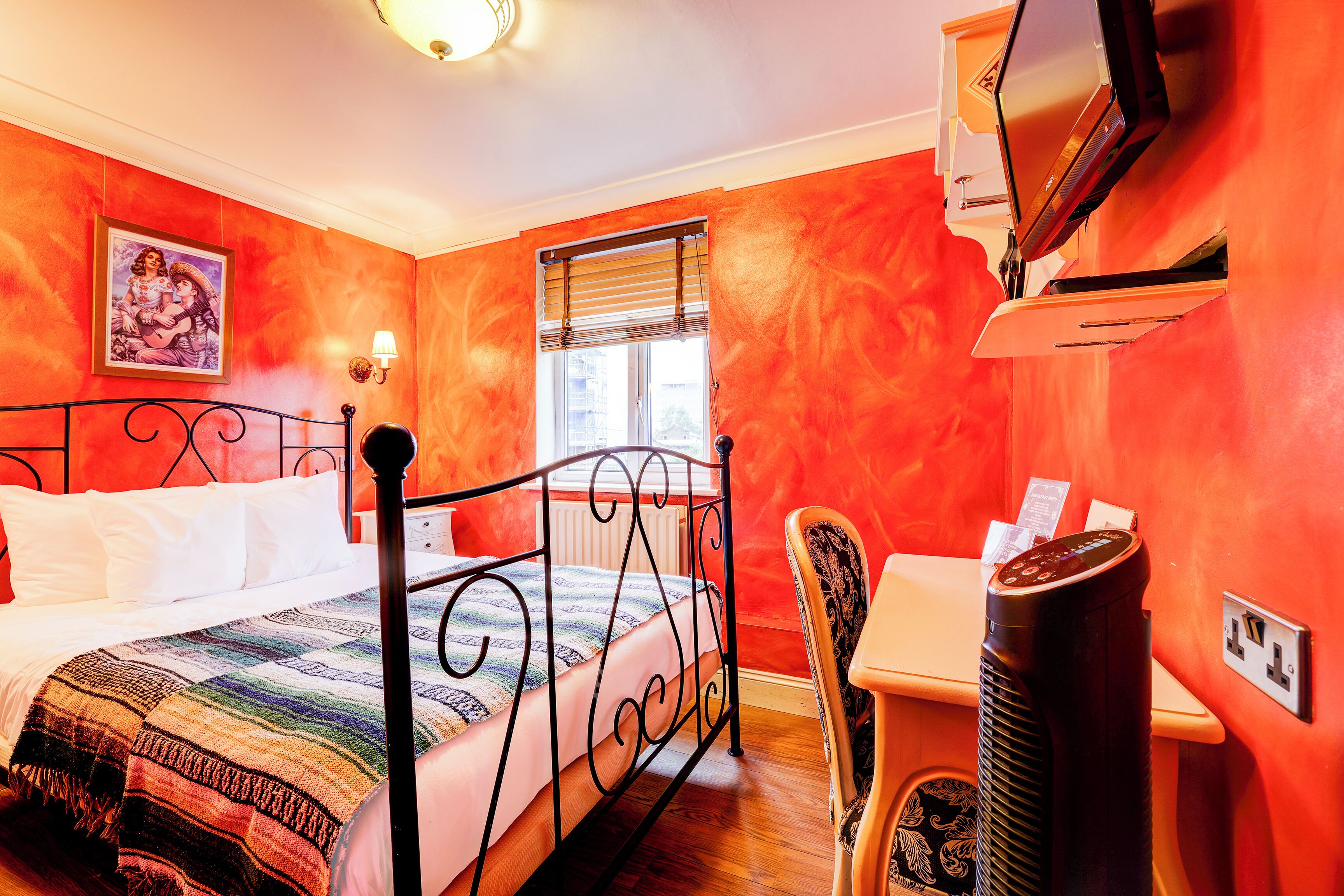 deluxe double room, 1 double bed | 1 bedroom, premium bedding, desk, blackout curtains