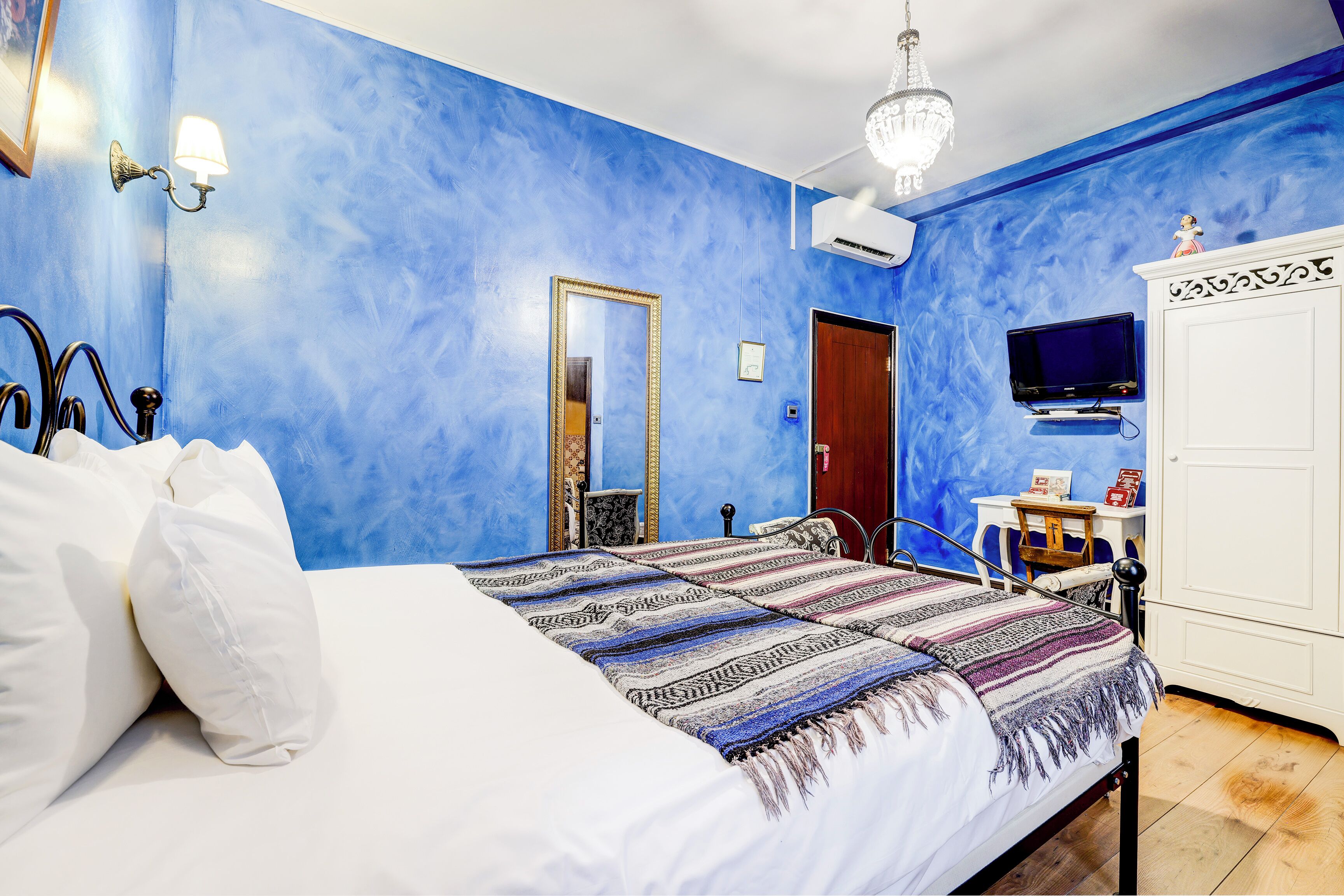 standard family room for 4 | 1 bedroom, premium bedding, desk, blackout curtains