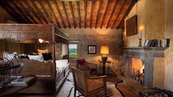 Suite (I Vicario) | Premium bedding, down duvets, free minibar items, in-room safe