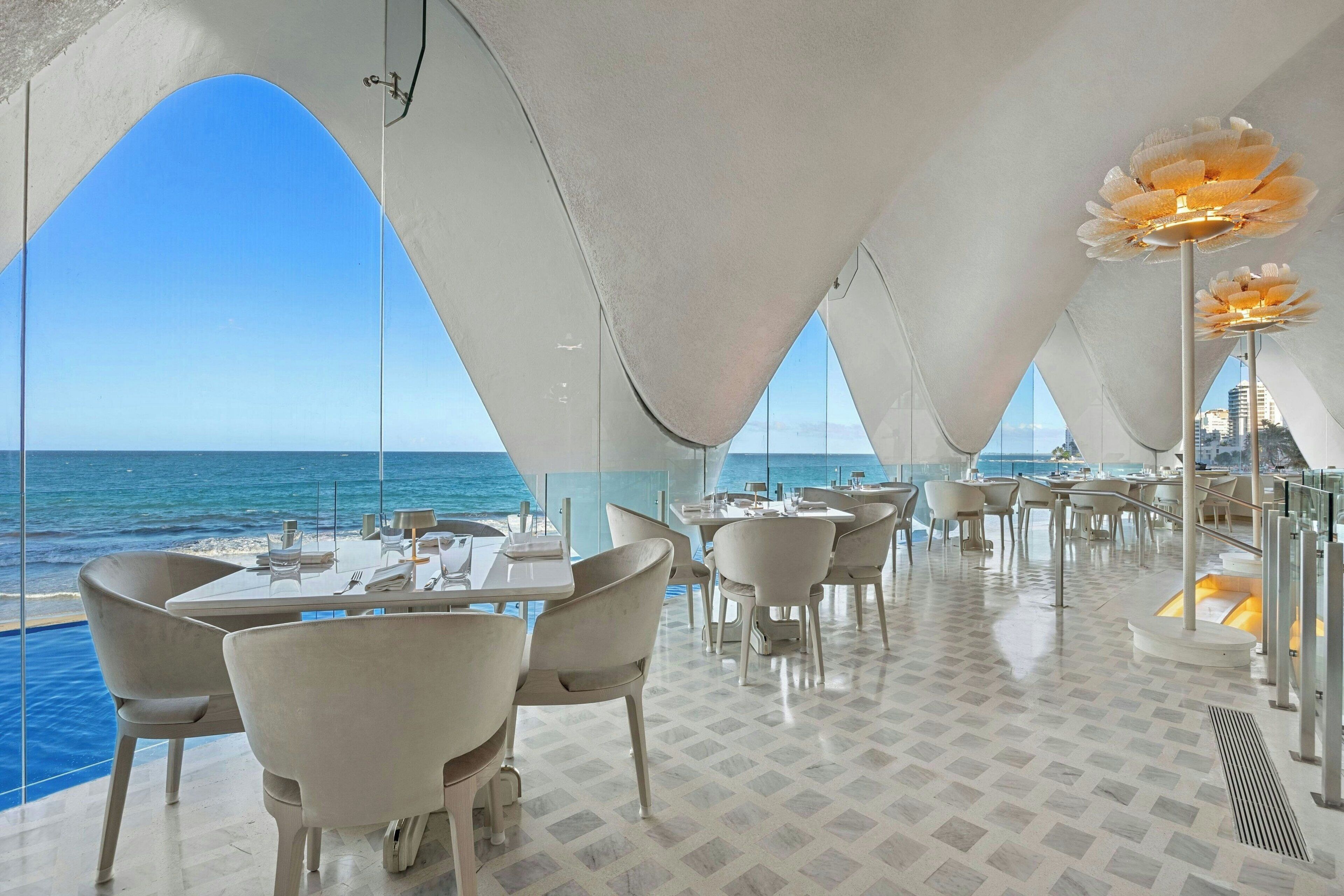 7 restaurants; breakfast, lunch, dinner, and brunch served
