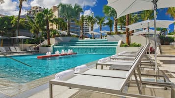 3 kolam renang outdoor, dengan cabana gratis dan payung kolam renang