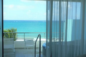 3 outdoor pools, free cabanas, pool umbrellas