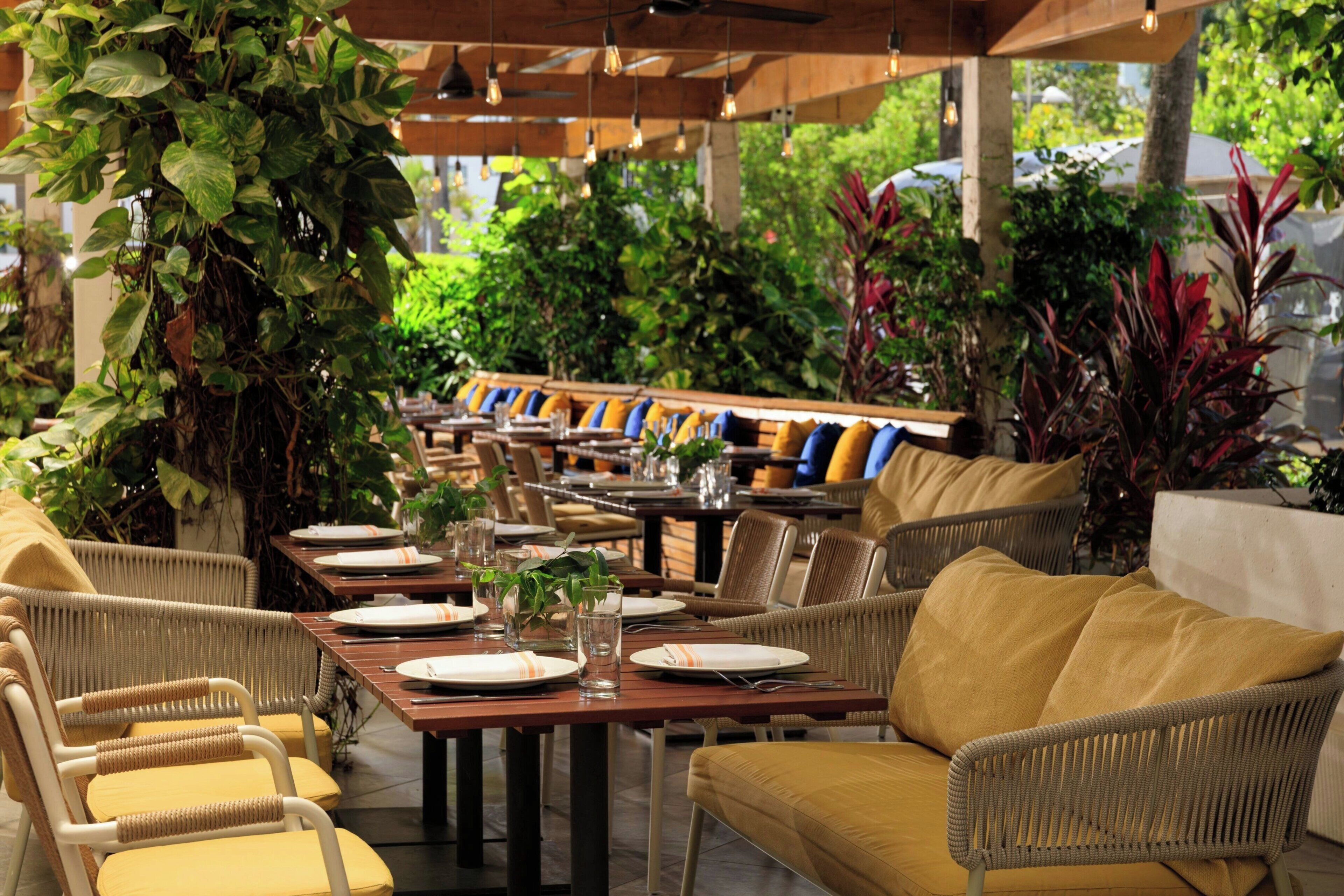 7 restaurants; breakfast, lunch, dinner, and brunch served
