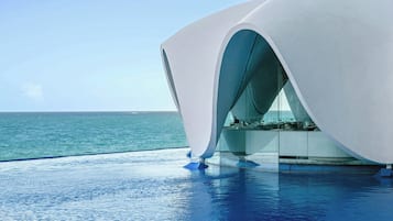 7 restaurants, breakfast, lunch, dinner served; sushi