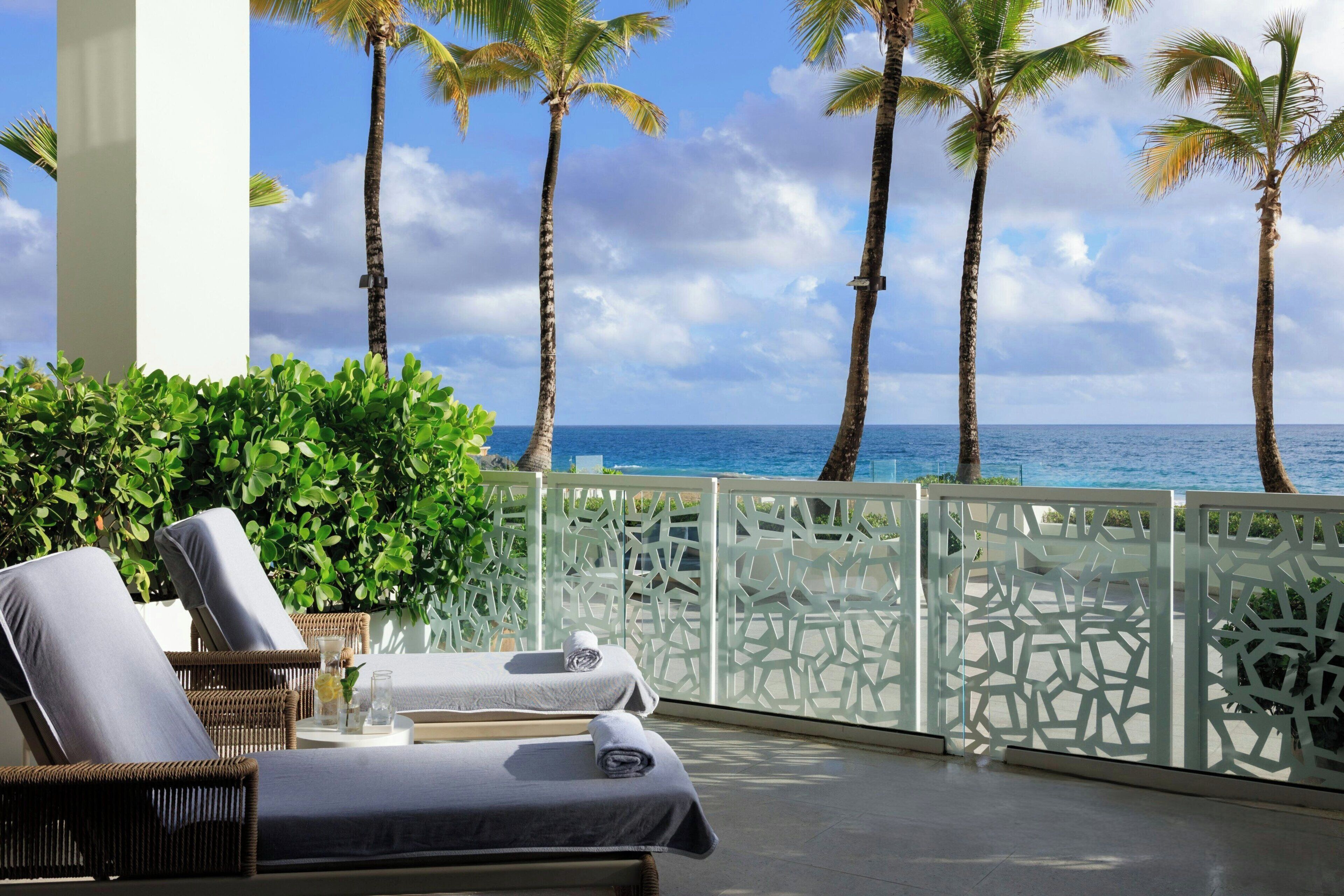 4 bars/lounges, 2 beach bars, poolside bar