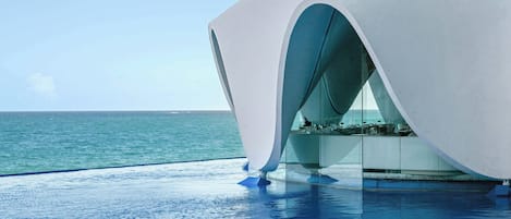 7 restauranter, frokost, lunsj og middag serveres, sushi