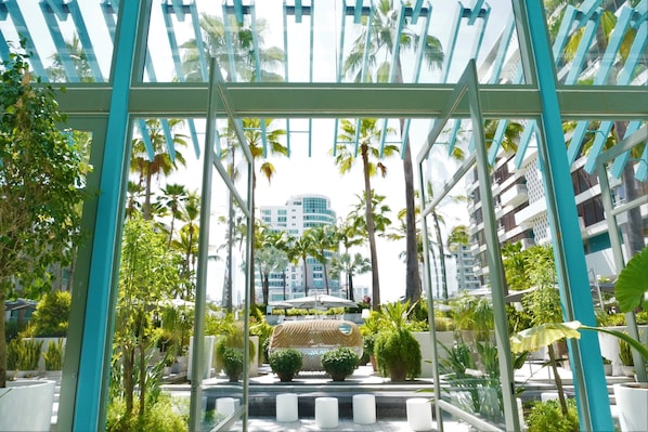 4 barer/lounger, 2 strandbarer og bassengbar