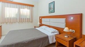 Soundproofing, iron/ironing board, free cribs/infant beds, WiFi - Paleos Apartments (Rhodes)