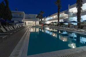 Outdoor pool - Paleos Apartments (Rhodes)