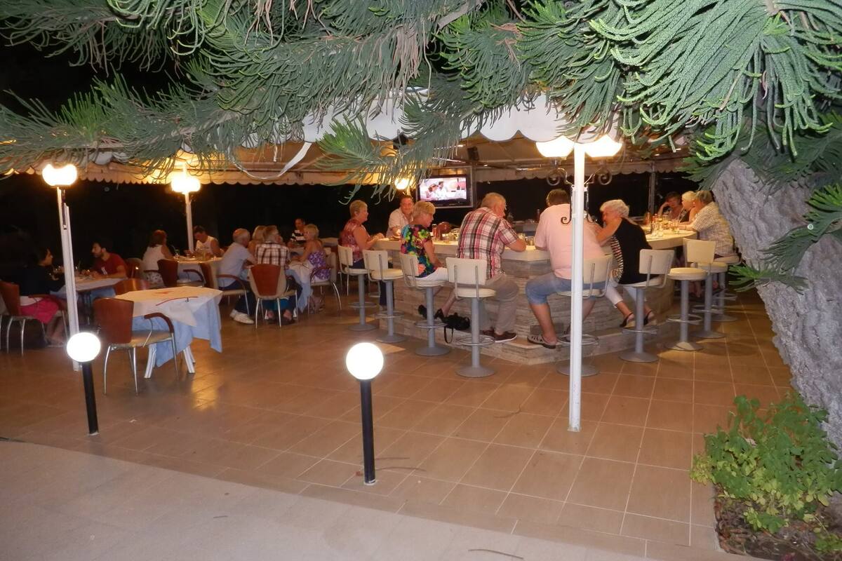 daily continental breakfast (eur 6.5 per person)