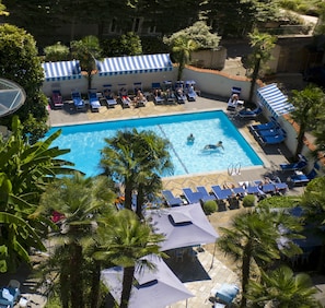 Outdoor pool, sun loungers
