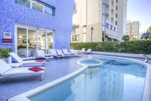 Outdoor pool, sun loungers - Mercure Rimini Lungomare (Rimini)