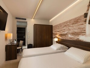 Classic Room, 2 Single Beds, Terrace | Pillow-top beds, minibar, in-room safe, desk - Mercure Rimini Lungomare (Rimini)