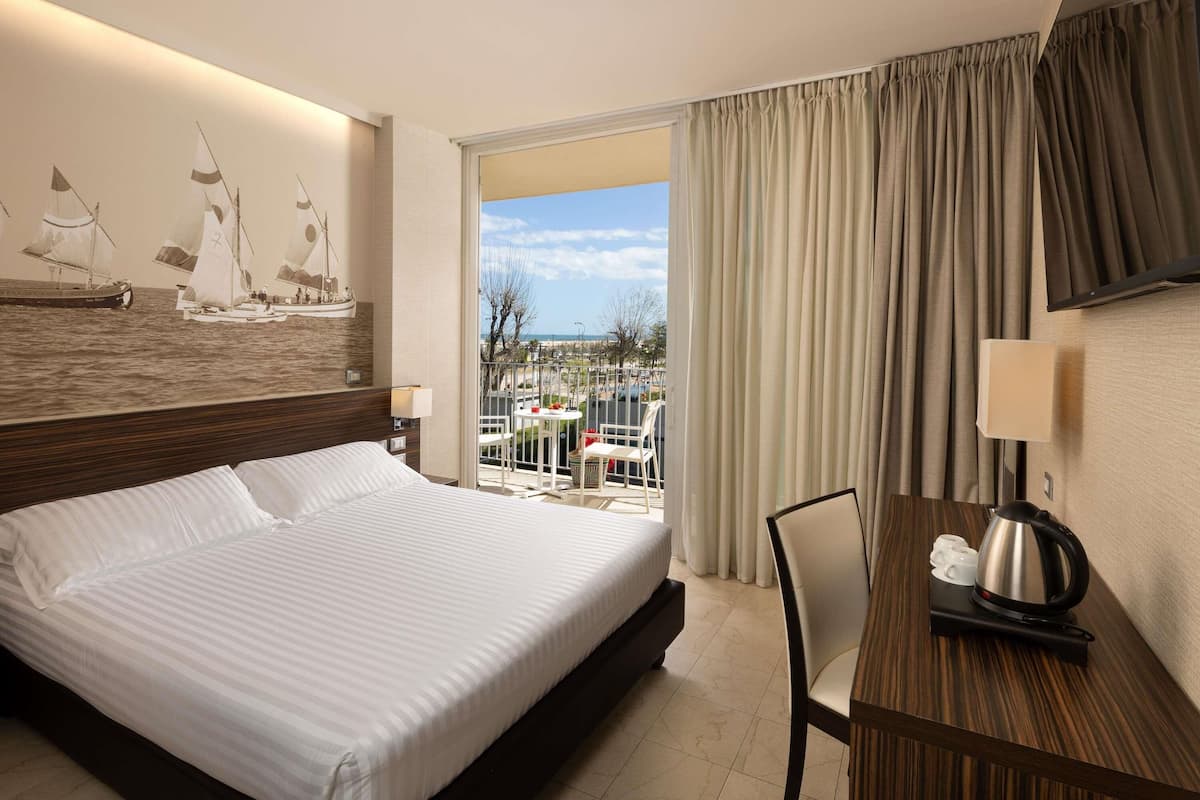 Classic Room, 1 Double Bed, Terrace | Minibar, in-room safe, desk, blackout drapes