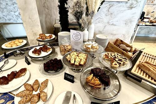 Petit déjeuner buffet servi tous les jours en supplément