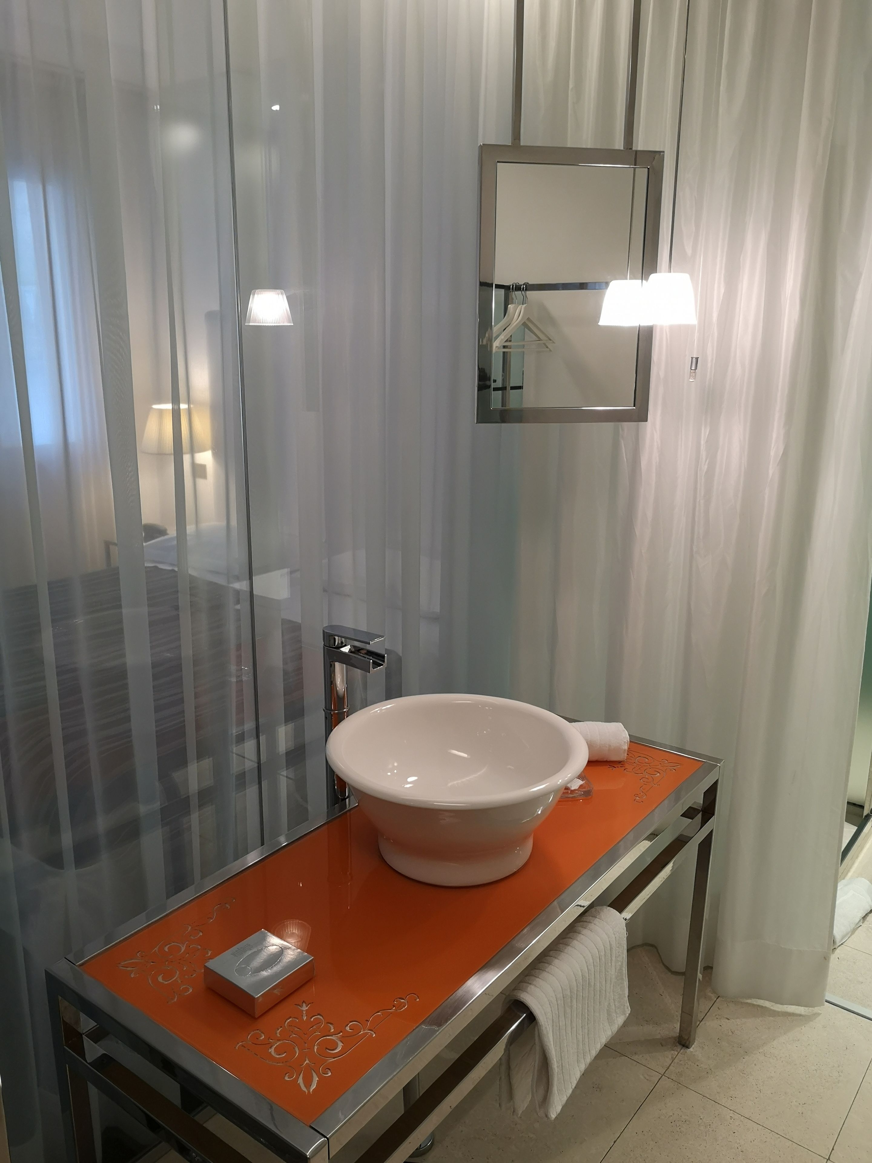 shower, rainfall showerhead, free toiletries, hair dryer