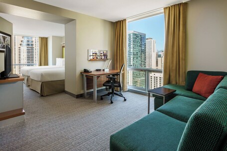 Springhill Suites by Marriott Chicago Downtown River North - Image 10