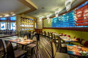 Daily buffet breakfast (THB 550 per person) - Hilton Bangkok Grande Asoke (Bangkok)