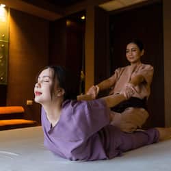 Salas de tratamiento para parejas, sauna y tina de hidromasaje