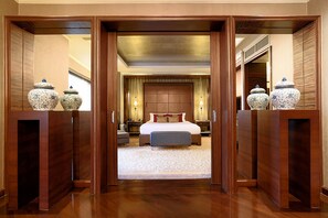 Presidential Suite, 2 Bedrooms | Premium bedding, minibar, in-room safe, desk - Hilton Bangkok Grande Asoke (Bangkok)