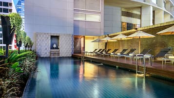 Outdoor pool, pool umbrellas, sun loungers