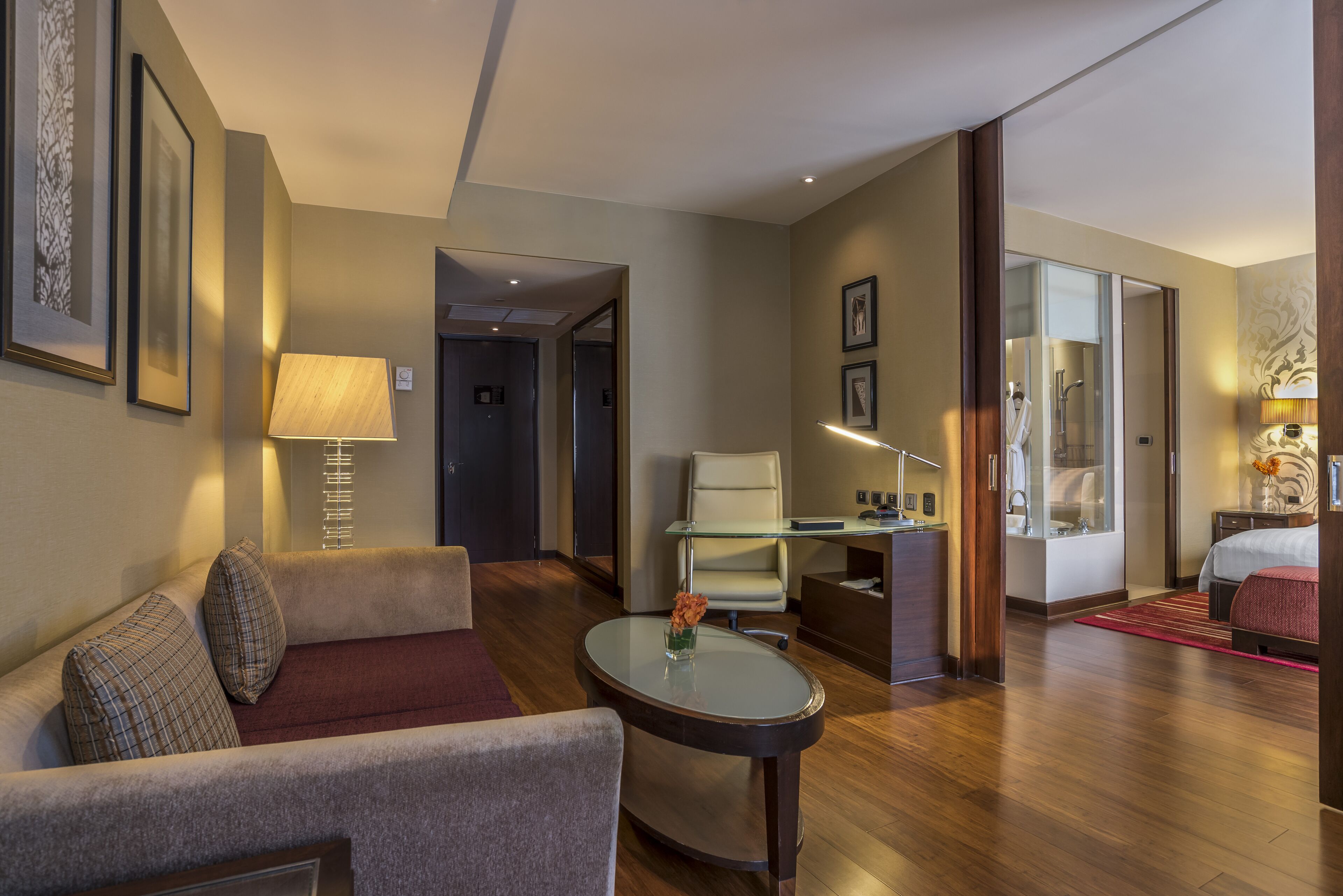 deluxe suite, 1 king bed | living area | 32-inch lcd tv with satellite channels, tv