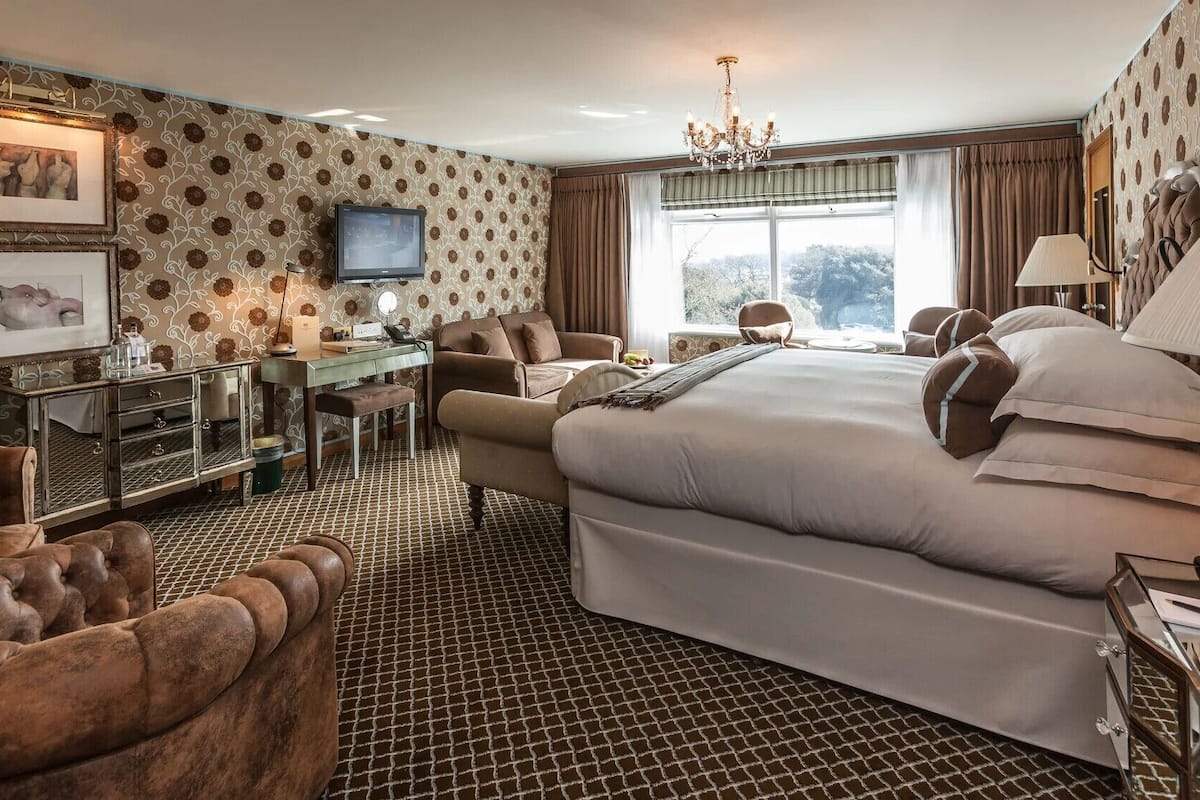 Superior King/Twin | Egyptian cotton sheets, premium bedding, memory foam beds, in-room safe