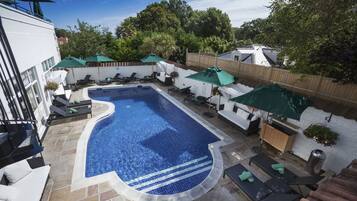 Outdoor pool, pool loungers