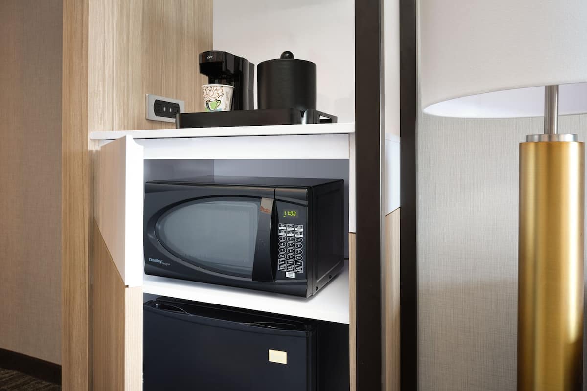 premium bedding, in-room safe, desk, laptop workspace